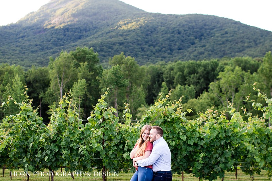 scenic mountain couples photo session pose ideas Mountain Vineyard photography horn photography and design