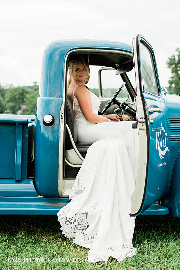 kaya blue truck wedding photography horn photography and design