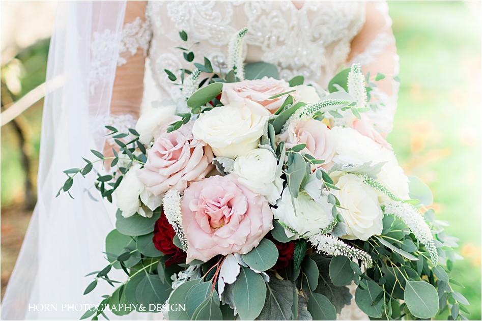 la petite fleur brides flowers bridal arrangement horn photography and design